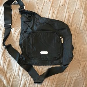 Baggallini cross body bag black